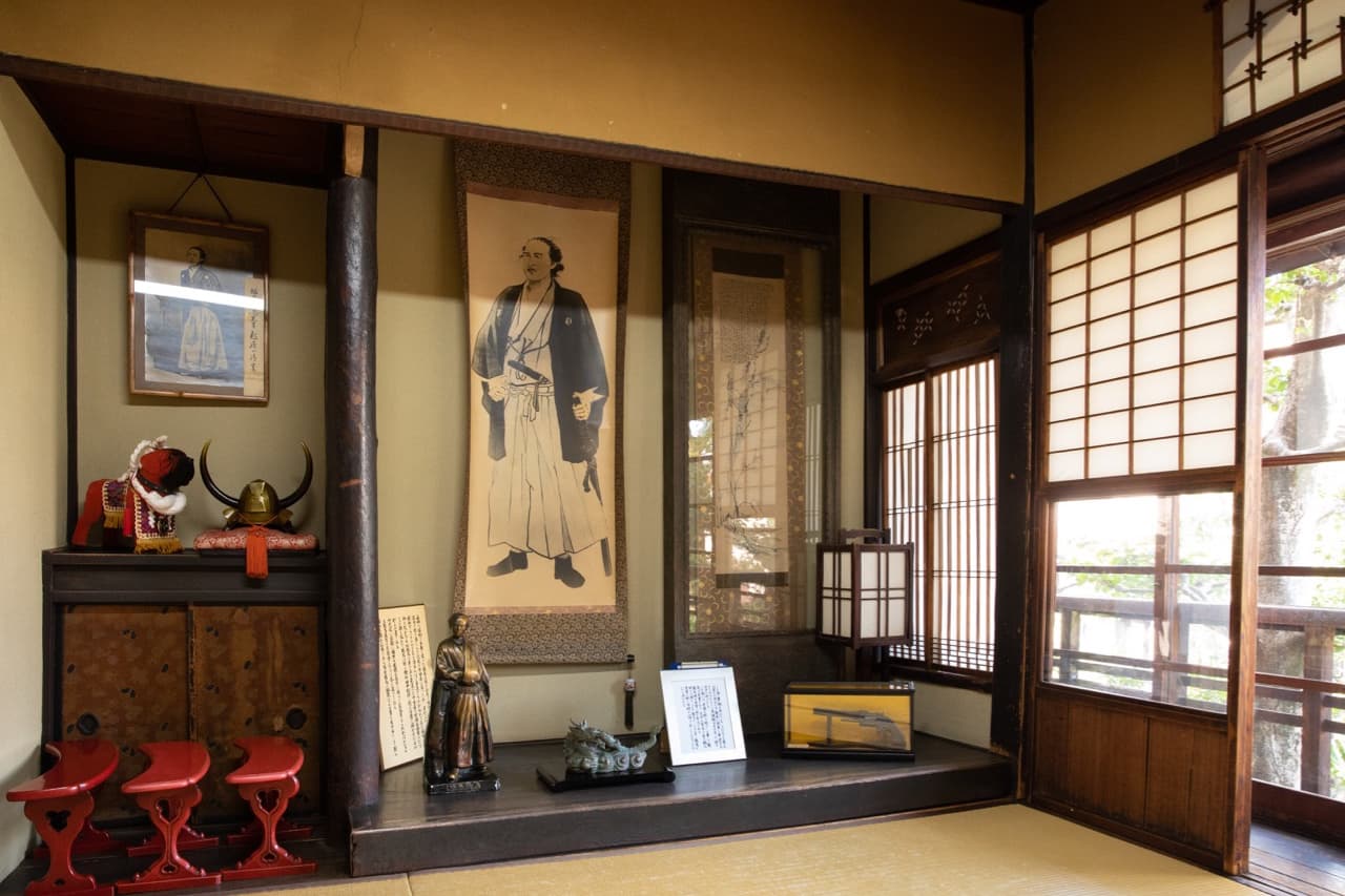 京都ずきには言わずと知れた有名な本屋・恵文社一乗寺店のアクセサリー